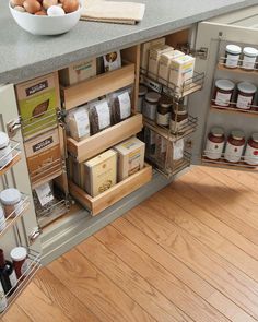 فضای داخلی کابینت